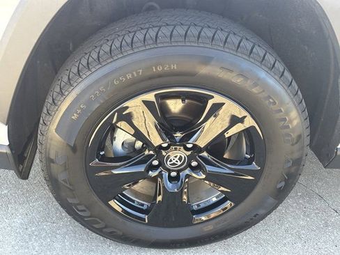 Used 2021 Toyota RAV4 XLE w/ Convenience Package image 14