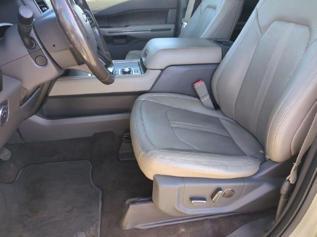 Used 2018 Ford Expedition Limited w/ Equipment Group 302A AWD/4WD image 12