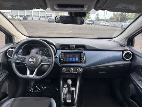 Used 2025 Nissan Versa SV FWD image 31