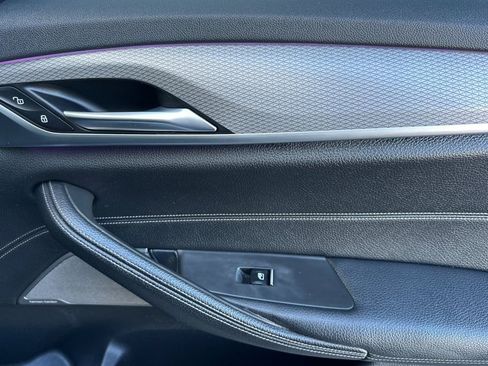 Used 2019 BMW 530e w/ M Sport Package image 18