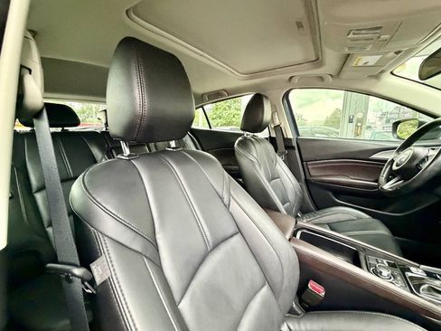 Used 2018 MAZDA MAZDA3 Touring FWD image 28