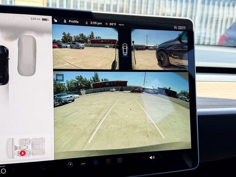 Used 2024 Tesla Model Y Long Range AWD/4WD image 35