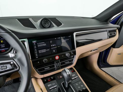 New 2026 Porsche Macan AWD/4WD image 13