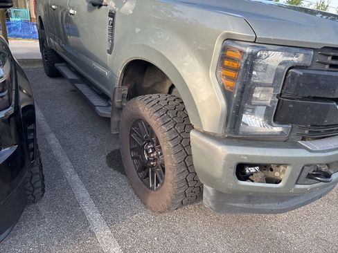 Used 2019 Ford F250 Lariat w/ Lariat Ultimate Package AWD/4WD image 4