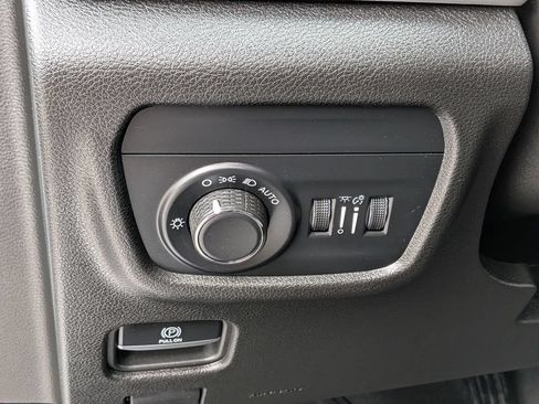 Used 2023 Jeep Grand Cherokee Altitude AWD/4WD image 15