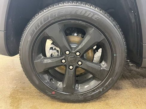 New 2025 Jeep Grand Cherokee Altitude AWD/4WD image 30