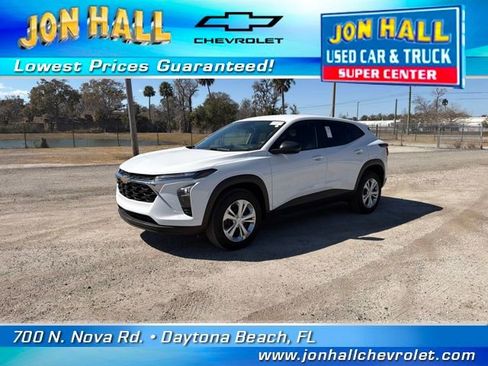 Used 2026 Chevrolet Trax LS w/ Driver Confidence Package image 2