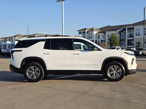 New 2027 Chevrolet Traverse LT FWD image 7