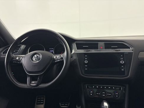 Used 2020 Volkswagen Tiguan SE R-Line image 22