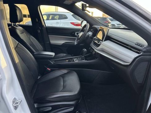 Used 2023 Jeep Compass Limited image 16