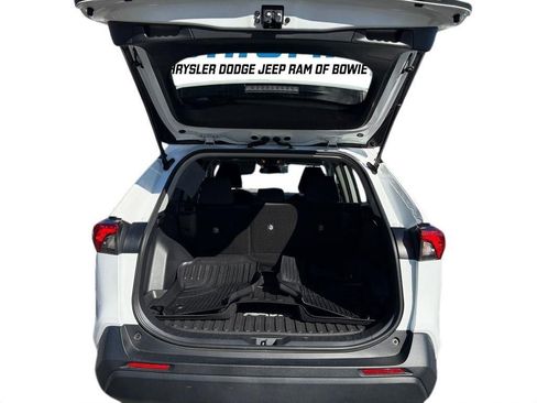 Used 2021 Toyota RAV4 LE image 26