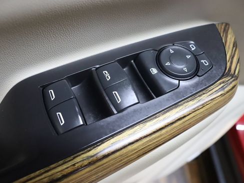 Used 2019 GMC Acadia Denali w/ Technology Package FWD image 30
