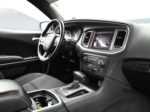Used 2022 Dodge Charger SXT RWD image 10