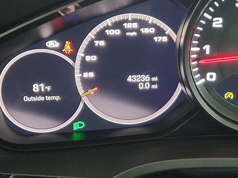 Used 2023 Porsche Cayenne AWD/4WD image 20