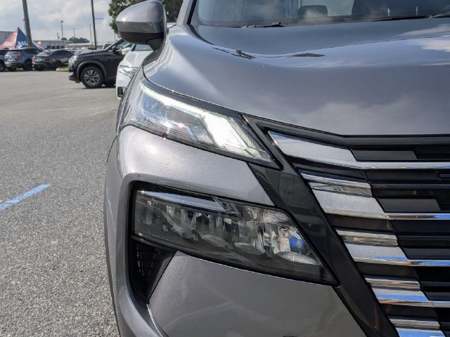 Used 2025 Nissan Rogue SV FWD image 8