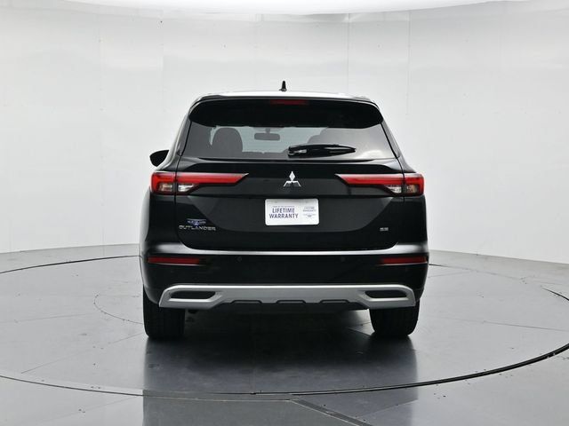 Used 2024 Mitsubishi Outlander SE AWD/4WD image 9