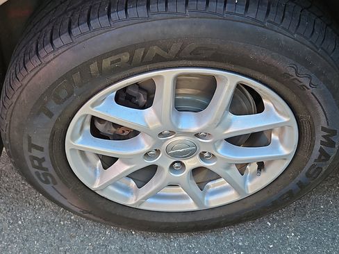 Used 2017 Chrysler Pacifica Touring FWD image 11
