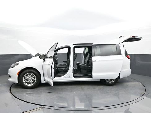New 2025 Chrysler Voyager LX image 63