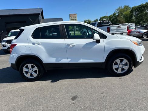 Used 2018 Chevrolet Trax LS AWD/4WD image 2