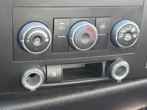Used 2010 Chevrolet Silverado 1500 LT AWD/4WD image 23