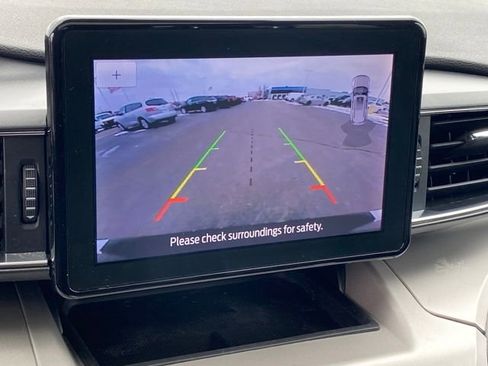 Used 2023 Ford Explorer XLT image 10