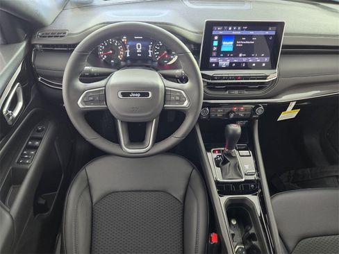 New 2026 Jeep Compass Latitude image 11
