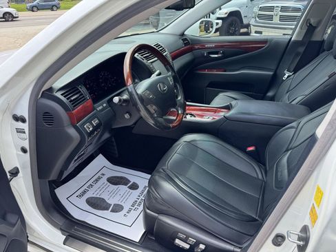 Used 2011 Lexus LS 460 w/ Comfort Pkg RWD image 2