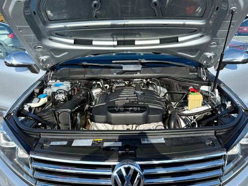 Used 2015 Volkswagen Touareg VR6 image 10