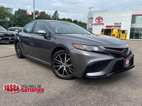 Used 2024 Toyota Camry SE w/ Cold Weather Package FWD image 1