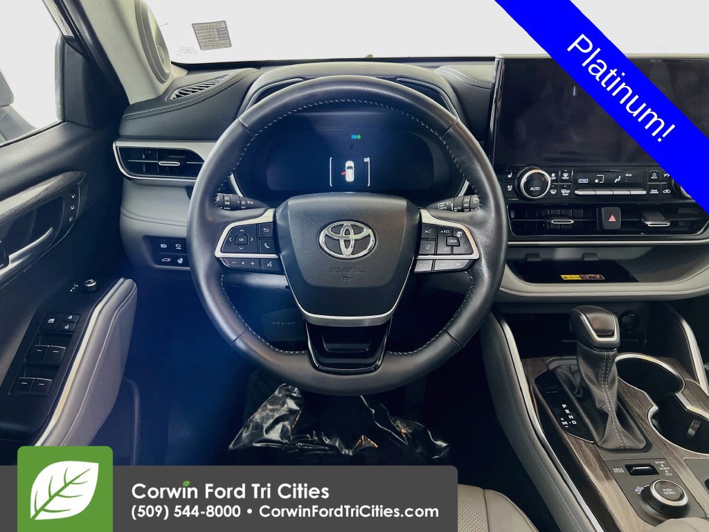 Used 2025 Toyota Highlander Platinum AWD/4WD image 27