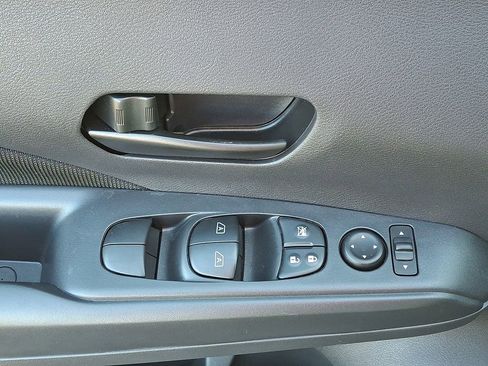 Used 2025 Nissan Kicks Play S image 2