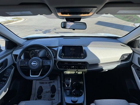 Used 2023 Nissan Rogue SV image 18