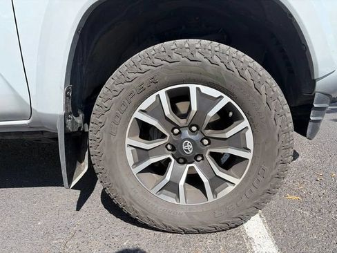 Used 2020 Toyota Tacoma TRD Sport w/ TRD Premium Sport Package AWD/4WD image 6