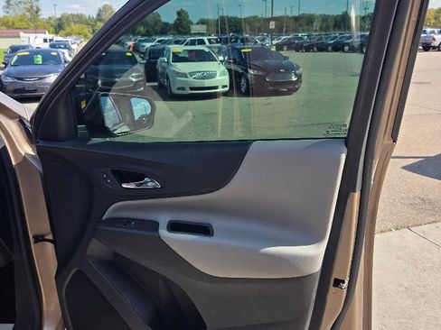 Used 2018 Chevrolet Equinox LS image 16