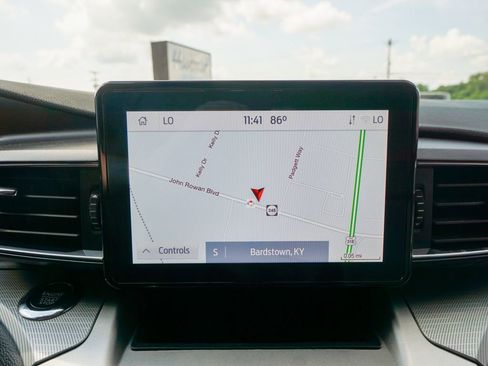 Used 2022 Ford Explorer XLT w/ Equipment Group 202A image 26