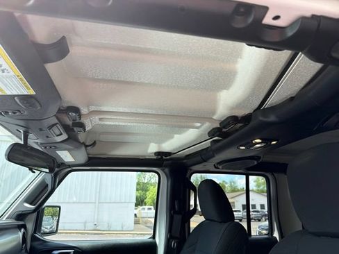 Used 2020 Jeep Gladiator Sport w/ Quick Order Package 24S AWD/4WD image 16