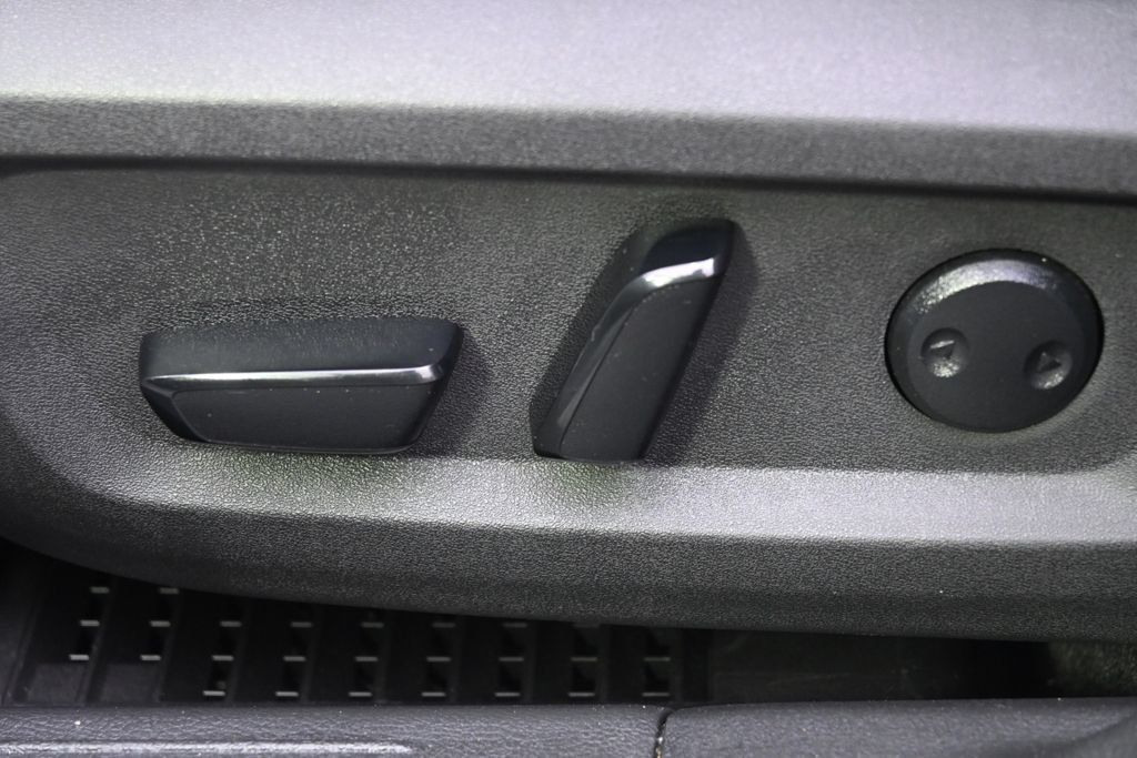 Used 2025 Nissan Rogue Platinum FWD image 14