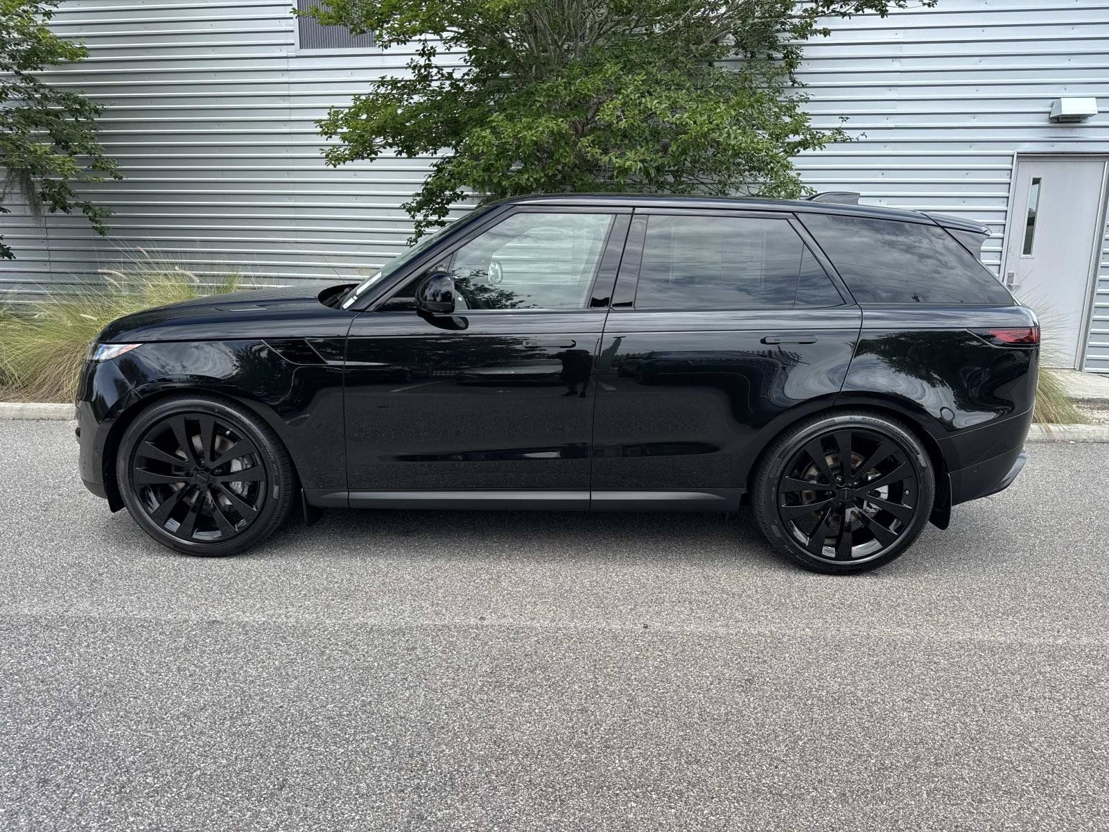 New 2026 Land Rover Range Rover Sport SE AWD/4WD image 2