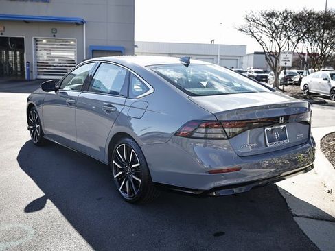 Used 2025 Honda Accord Touring image 4