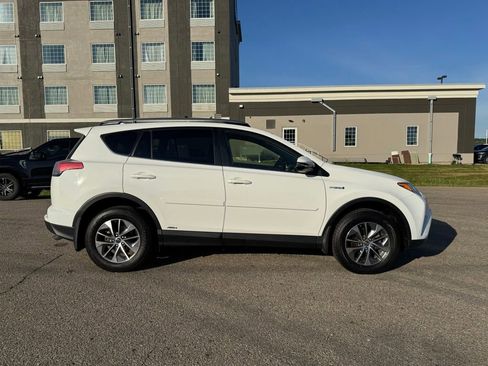 Used 2018 Toyota RAV4 LE w/ Protection Package AWD/4WD image 13
