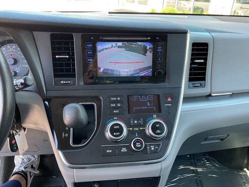 Used 2017 Toyota Sienna LE AWD/4WD image 20