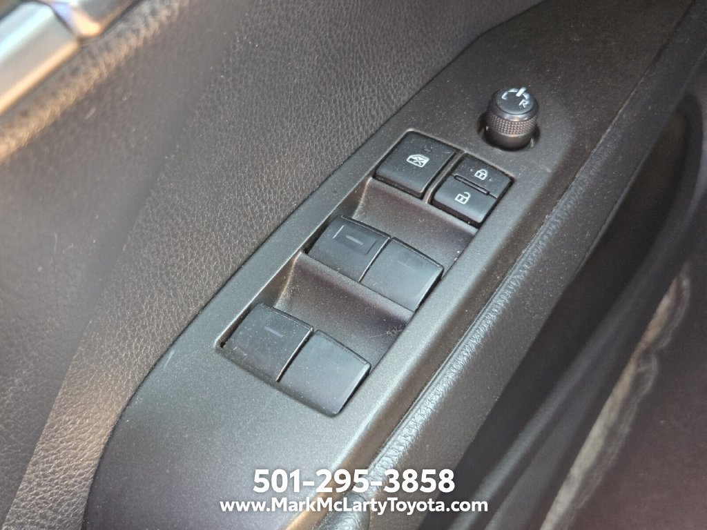 Used 2022 Toyota Camry SE FWD image 23