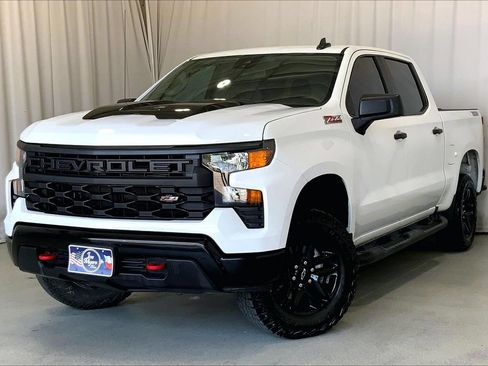 Used 2024 Chevrolet Silverado 1500 Custom Trail Boss AWD/4WD image 12