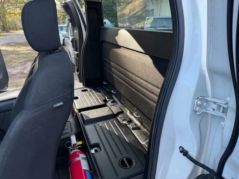 Used 2019 Ford Ranger XL w/ Equipment Group 101A Mid image 13