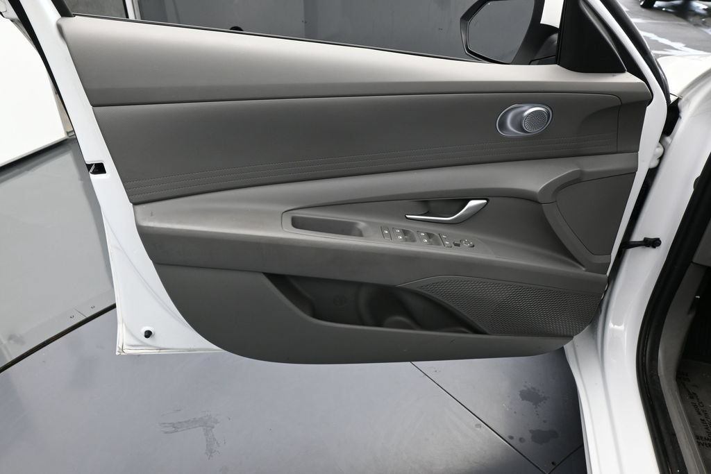 Used 2024 Hyundai Elantra SEL FWD image 13