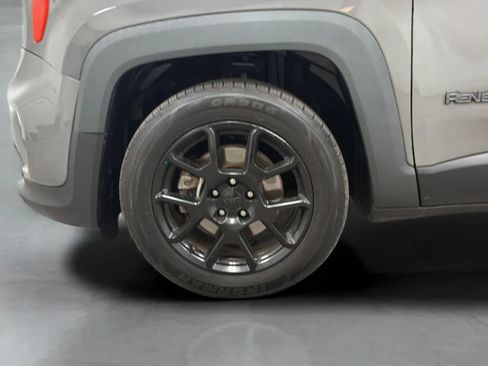 Used 2020 Jeep Renegade Altitude FWD image 28