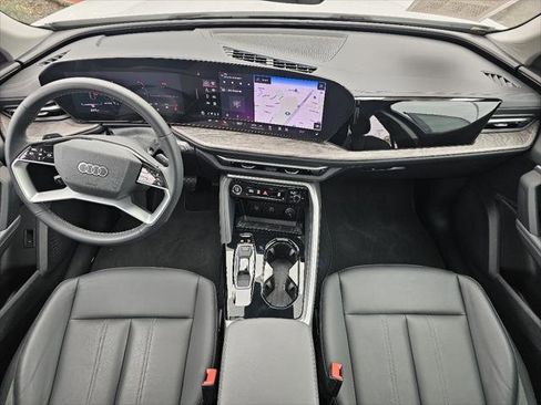 Used 2025 Audi Q5 Premium w/ Convenience Package AWD/4WD image 4