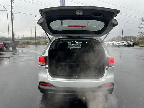 Used 2017 Kia Sorento LX w/ LX V6 Convenience Package image 11