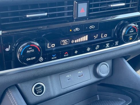 Certified 2023 Nissan Rogue SL w/ SL Premium Package image 18