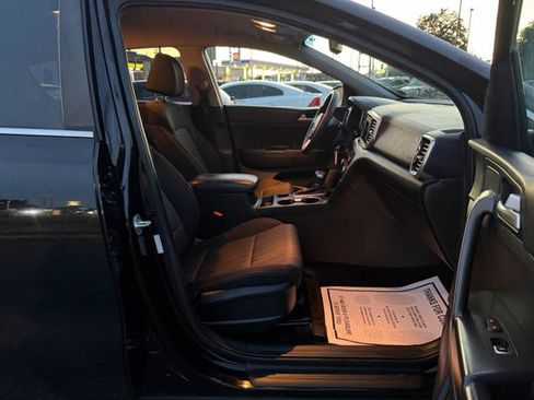 Used 2020 Kia Sportage LX FWD image 18